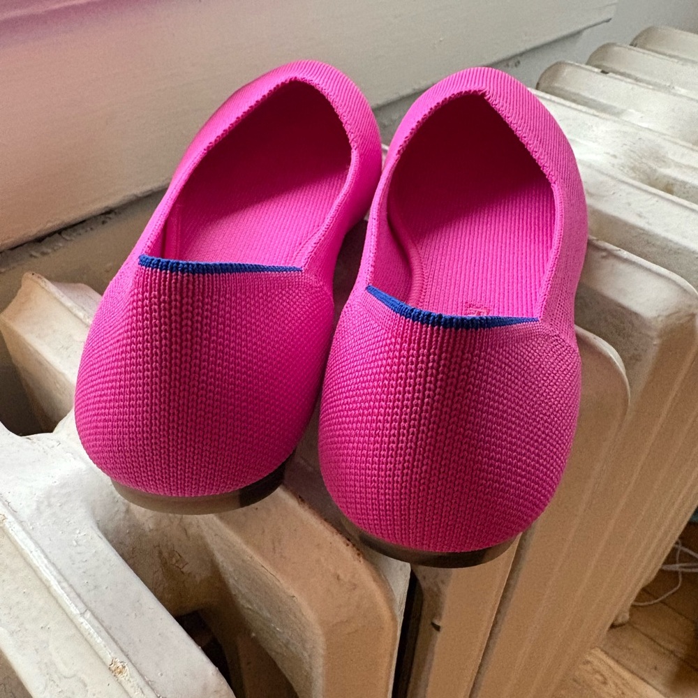 Rothy's Dragonfruit Flats. NWT. Size 9 - Picture 2 of 7
